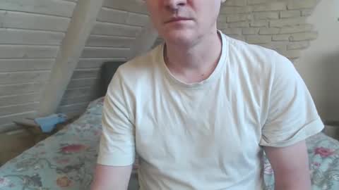 Snapshot of dirtynils0489 chatting on February 8, 8:42 am Nils online show from February 8, 8:42 am