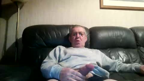 Snapshot of discovery63 chatting on December 9, 5:30 pm discovery63 online show from December 9, 5:30 pm