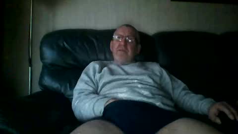 Snapshot of discovery63 chatting on December 17, 3:28 pm discovery63 online show from December 17, 3:28 pm