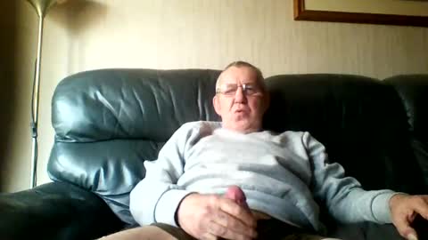 Snapshot of discovery63 chatting on January 4, 1:31 pm discovery63 online show from January 4, 1:31 pm