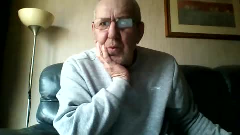 Snapshot of discovery63 chatting on February 17, 2:37 pm discovery63 online show from February 17, 2:37 pm