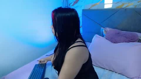 disyamil_pineda online show from May 3, 3:56 am