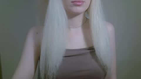 DitaMilton online show from October 30, 8:42 pm