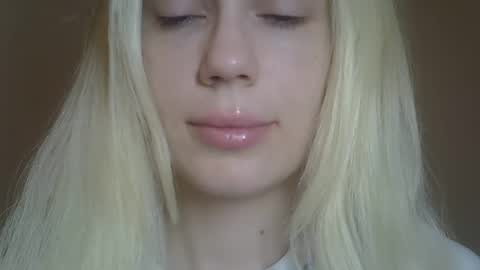 Snapshot of ditamilton chatting on April 22, 8:43 pm DitaMilton online show from April 22, 8:43 pm
