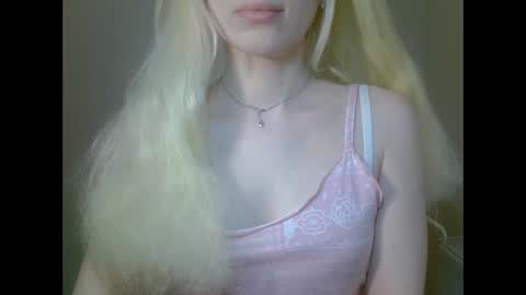 Snapshot of ditamilton chatting on April 30, 8:57 pm DitaMilton online show from April 30, 8:57 pm