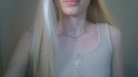 Snapshot of ditamilton chatting on June 19, 8:34 pm DitaMilton online show from June 19, 8:34 pm