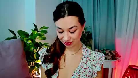 Tia online show from February 21, 8:10 pm