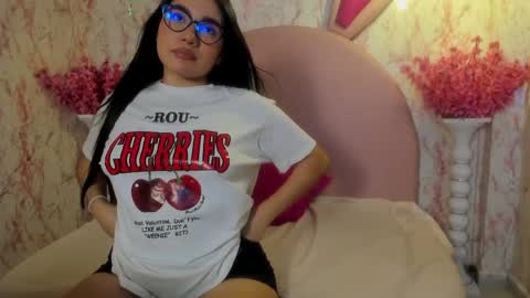 Snapshot of divine_ailyn chatting on April 7, 11:32 am divine_ailyn online show from April 7, 11:32 am