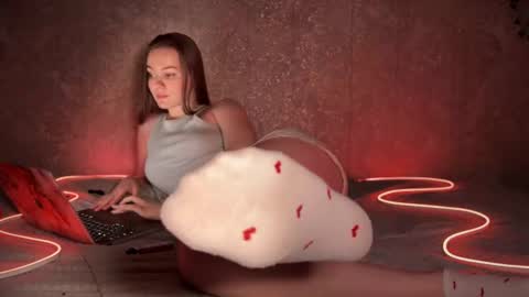 Hannah online show from February 12, 11:20 pm