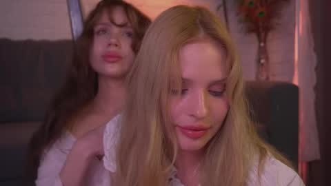 Eva and Lucia online show from March 5, 9:48 pm