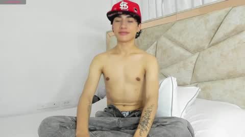 Snapshot of divine_thiagoo chatting on September 16, 1:23 pm Thiago online show from September 16, 1:23 pm