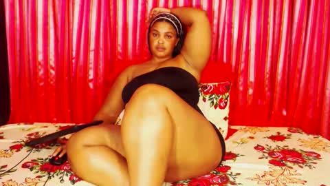 divinebooty93 online show from February 26, 6:23 am