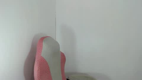 Snapshot of divinegoddness chatting on May 3, 1:39 pm Crystal mae online show from May 3, 1:39 pm