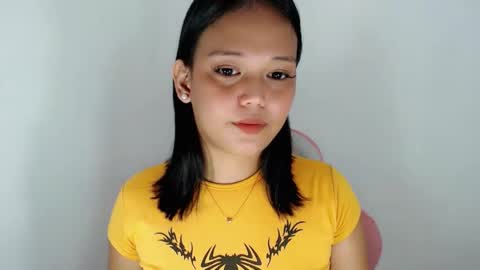Snapshot of divinegoddness chatting on May 17, 5:38 am Crystal mae online show from May 17, 5:38 am