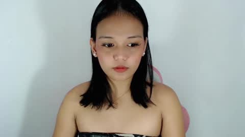 Snapshot of divinegoddness chatting on May 19, 3:24 am Crystal mae online show from May 19, 3:24 am