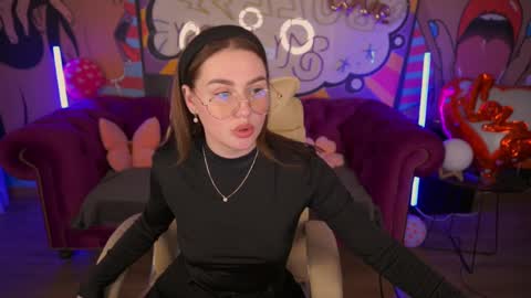 Snapshot of divinejasss chatting on March 3, 8:05 am DivineJasss online show from March 3, 8:05 am