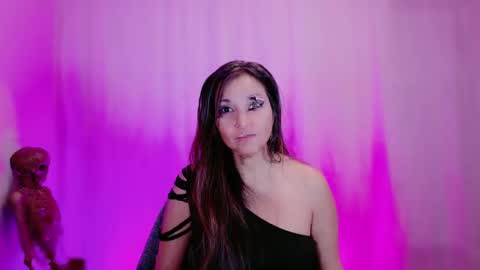 Snapshot of divinelynn chatting on February 6, 12:05 pm DivineLynn online show from February 6, 12:05 pm