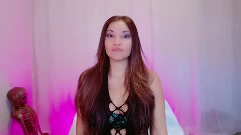 Snapshot of divinelynn chatting on March 12, 5:49 pm DivineLynn online show from March 12, 5:49 pm