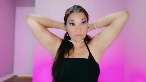 Snapshot of divinelynn chatting on October 24, 1:18 pm DivineLynn online show from October 24, 1:18 pm