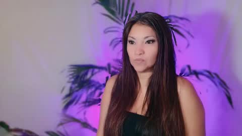 DivineLynn online show from May 4, 12:45 pm