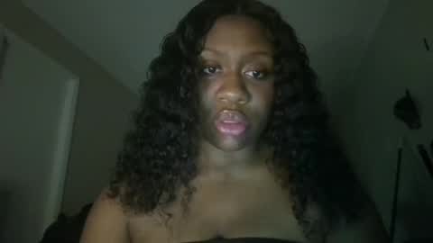 Snapshot of divinitysdesires chatting on May 29, 1:03 am divinitysdesires online show from May 29, 1:03 am