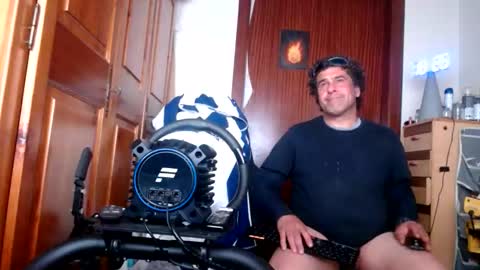 divitimido online show from April 16, 5:25 pm