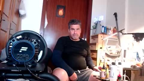 divitimido online show from April 29, 10:30 am