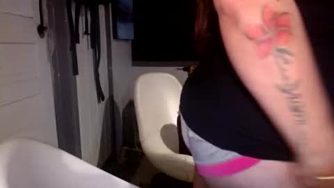 Snapshot of dix_yadown chatting on June 2, 1:29 am dix_yadown online show from June 2, 1:29 am