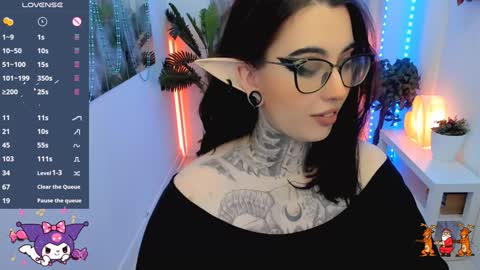 dixipixi_ online show from December 29, 5:42 am