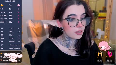 dixipixi_ online show from January 18, 11:54 am