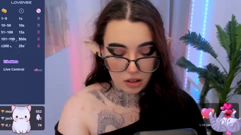 dixipixi_ online show from January 19, 11:45 am