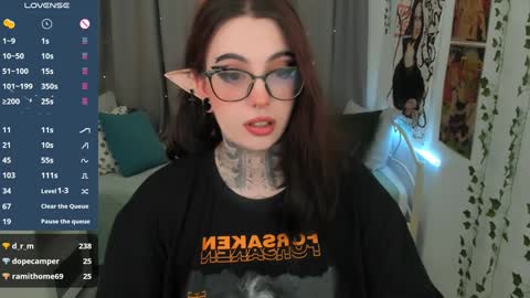 dixipixi_ online show from February 2, 8:35 am