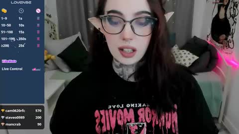 dixipixi_ online show from February 21, 8:51 am