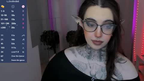 dixipixi_ online show from November 13, 6:01 am