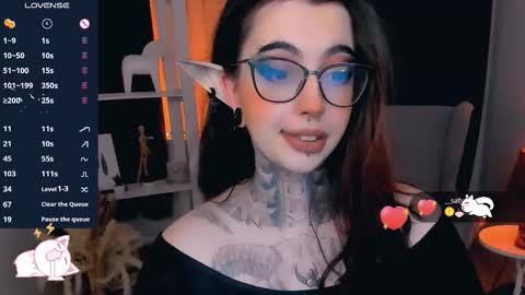 dixipixi_ online show from November 15, 5:49 am