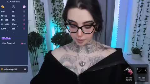 dixipixi_ online show from March 1, 5:42 am