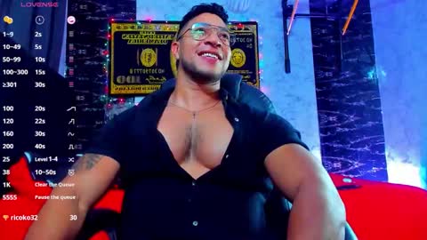 Snapshot of dixon_ray_ chatting on December 22, 11:57 pm Dixon online show from December 22, 11:57 pm