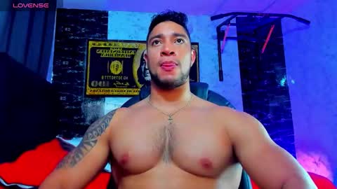 Snapshot of dixon_ray_ chatting on January 18, 1:42 am Dixon online show from January 18, 1:42 am