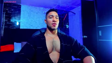 Snapshot of dixon_ray_ chatting on February 1, 9:24 pm Dixon online show from February 1, 9:24 pm