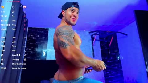 Snapshot of dixon_ray_ chatting on February 10, 1:21 am Dixon online show from February 10, 1:21 am