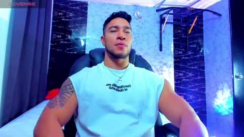 Snapshot of dixon_ray_ chatting on February 19, 3:57 am Dixon online show from February 19, 3:57 am