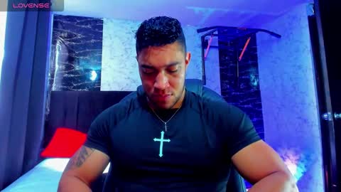 Snapshot of dixon_ray_ chatting on February 21, 9:49 pm Dixon online show from February 21, 9:49 pm