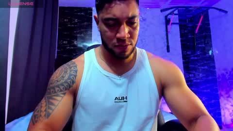 Snapshot of dixon_ray_ chatting on April 19, 11:40 pm Dixon online show from April 19, 11:40 pm