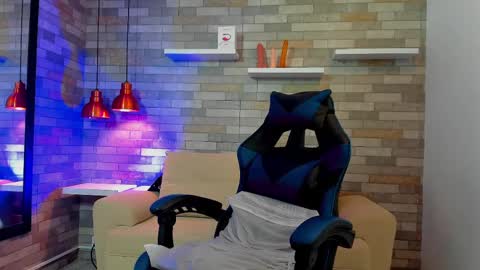 DixyPalmer online show from October 10, 8:08 pm