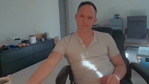 Snapshot of dj_diesel_rat chatting on February 4, 3:47 pm dj_diesel_rat online show from February 4, 3:47 pm