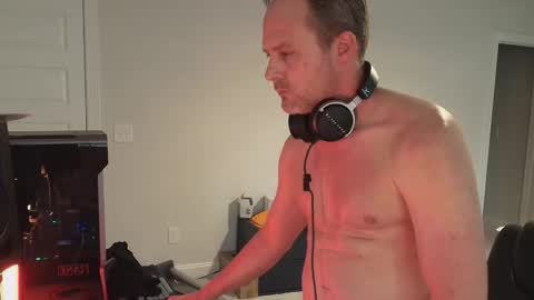 Snapshot of dj_diesel_rat chatting on February 25, 3:10 pm dj_diesel_rat online show from February 25, 3:10 pm