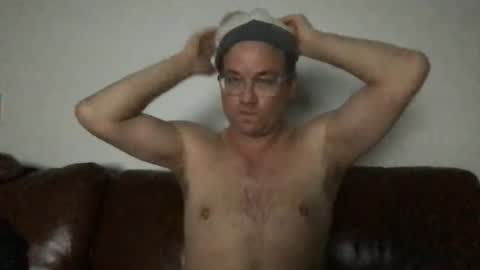 Snapshot of djswpy chatting on February 4, 9:37 am TriflinYoBitch online show from February 4, 9:37 am