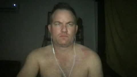 Snapshot of djswpy chatting on March 6, 8:22 am TriflinYoBitch online show from March 6, 8:22 am