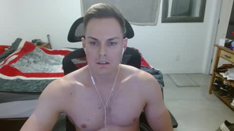 Snapshot of dmoney212 chatting on December 5, 3:26 am dmoney212 online show from December 5, 3:26 am