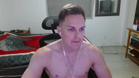 Snapshot of dmoney212 chatting on February 23, 6:22 am dmoney212 online show from February 23, 6:22 am